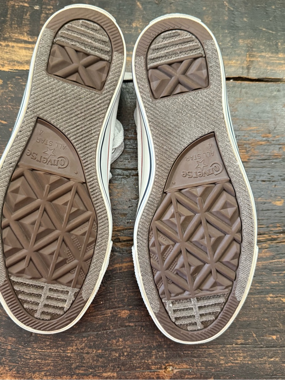 Converse Low Top Sneakers. - Picture 4 of 6